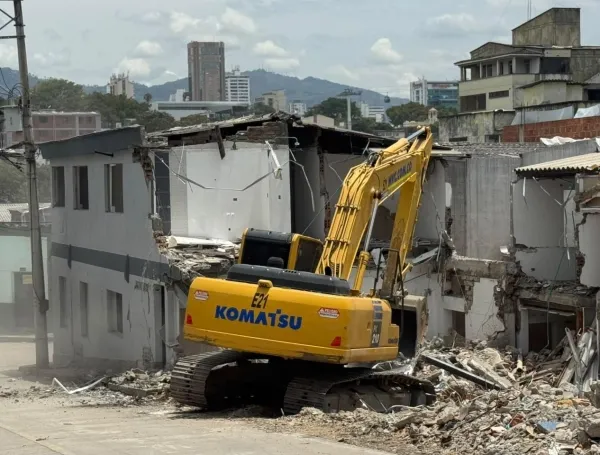 En el centro de Pereira aún hay restricciones por la remoción de escombros y las demoliciones de edificaciones.