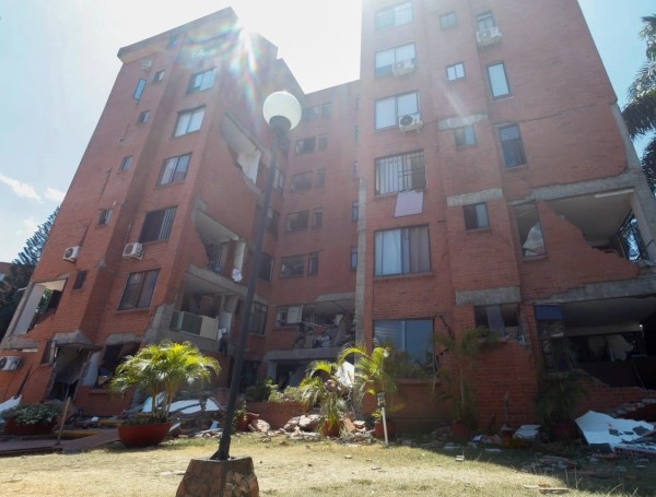 Edificio marcado como inhabitable e identificado para ser demolido.