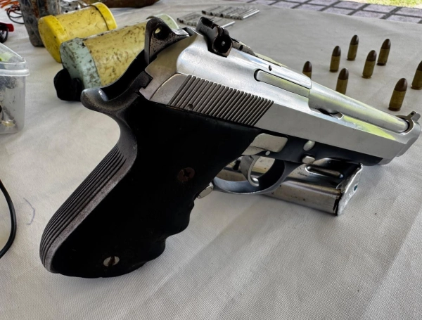 Los disidentes entregaron una pistola y 14 cartuchos.