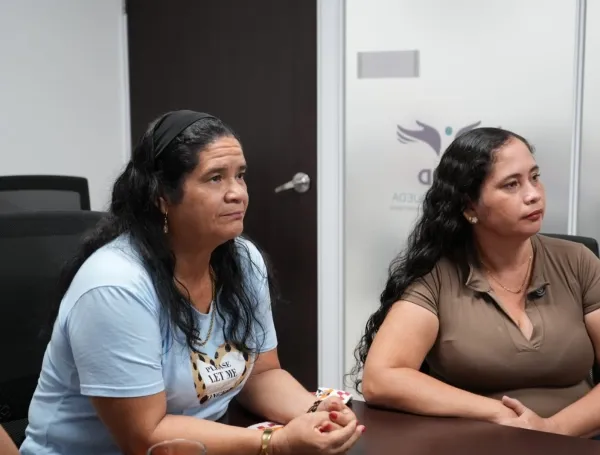 María y Rosa, hija y mamá que fueron separadas hace 33 años por el conflicto armado.