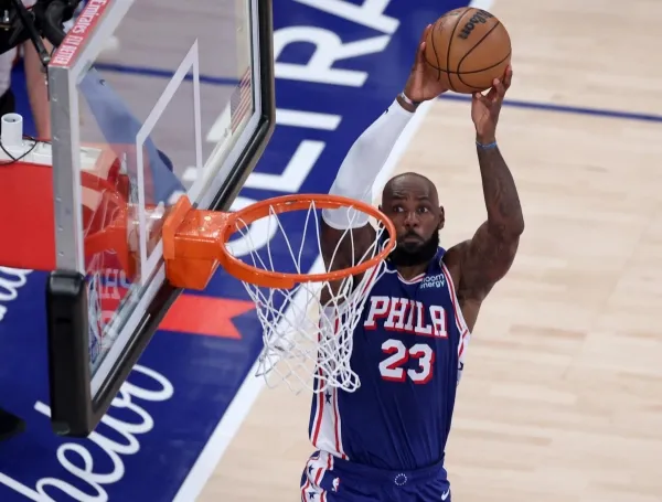 LeBron James y su primer partido con Filadelfia