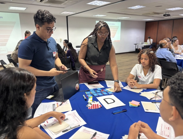 Analizan en mesas el Plan Decenal de Educación de Cali, proyectado al 2036.