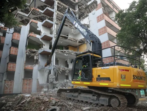 Arrancó la demolición del edificio Arábigo en el sur de Cali.