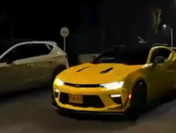Carros de lujo inmovilizados en Medellín
