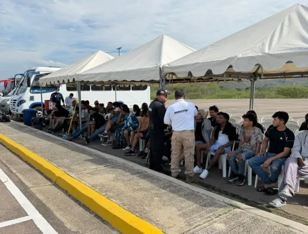 98 venezolanos fueron expulsados de Colombia tras megaoperativo en Medellín.