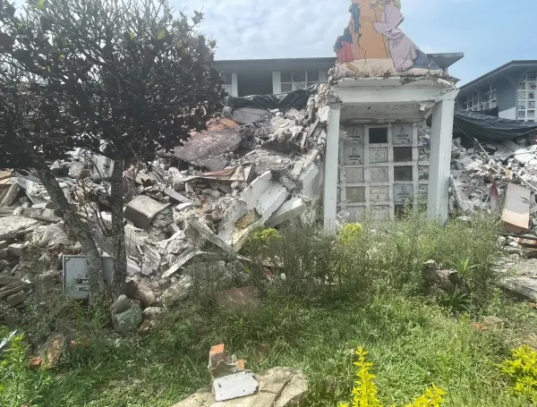 Cementerio de Pereira con cuerpos expuestos
