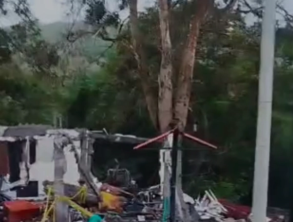 Motobomba en la vía Panamericana. Volaron peaje en el Cauca.
