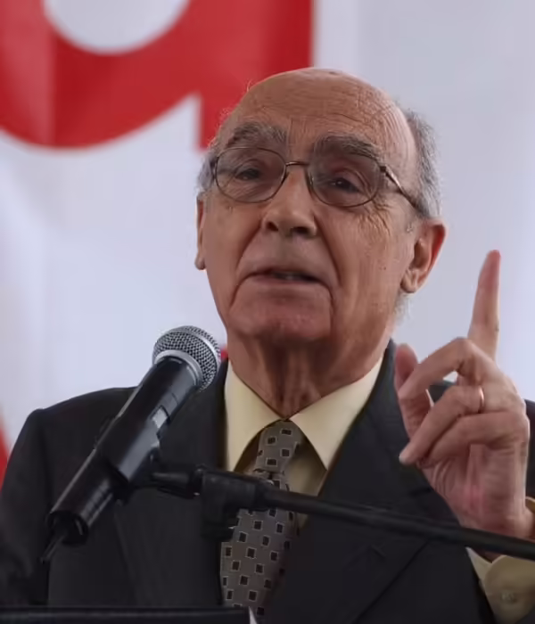 El escritor Jos?? Saramago durante una de sus visitas a Colombia, en el 2005.