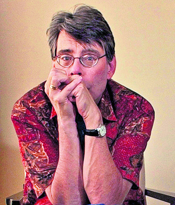 Stephen King (21 de septiembre de 1947, edad 73 a??os) es uno de los escritores de terror m??s relevantes de la historia con m??s de 50 obras publicadas.