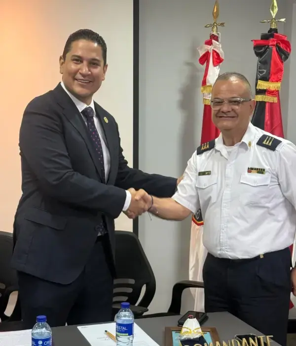 Bomberos de Cali con bomberos y autoridades en prevención de emergencias de Ecuador.