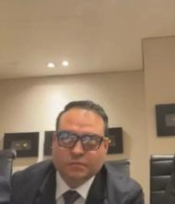 Sebastián Ortega (centro).