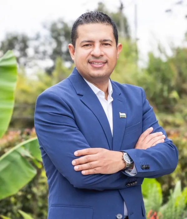 Julián Santiago Vásquez, doctor en Economía.
