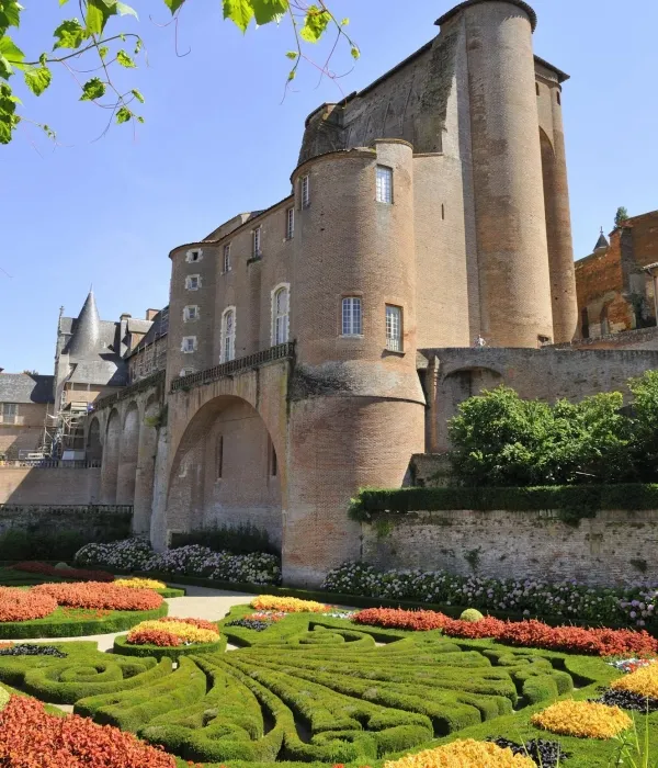 Albi: la joya del sur de Francia que invita a recorrer sus callecitas a pie, un castillo y jardines imponentes