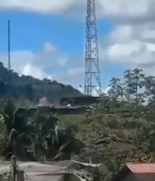 Momento en el que detona un explosivo, lanzado desde un dron, en la estación de Río Iró.