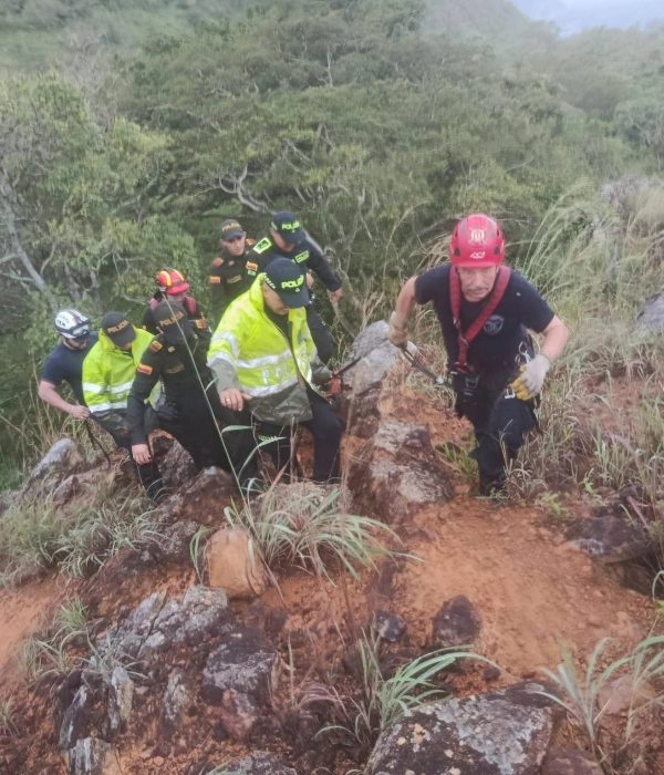 Así fue el rescate del adulto mayor en Barichara, Santander.