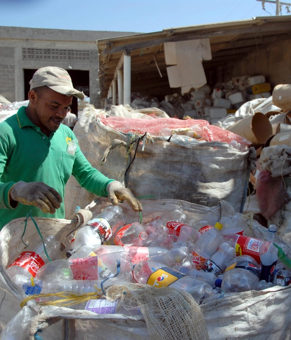 Colombia tiene capacidad para exportar resinas plásticas recicladas, pero enfrenta un gran obstáculo: ‘El problema es recolectar los residuos’