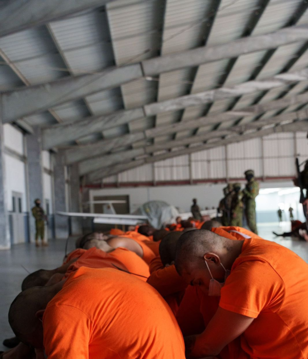 "Los primeros 300 PPL más peligrosos ya fueron trasladados a la Cárcel del EncuentroLos primeros 300 PPL más peligrosos ya fueron trasladados a la Cárcel del Encuentro", afirmó Daniel Noboa.