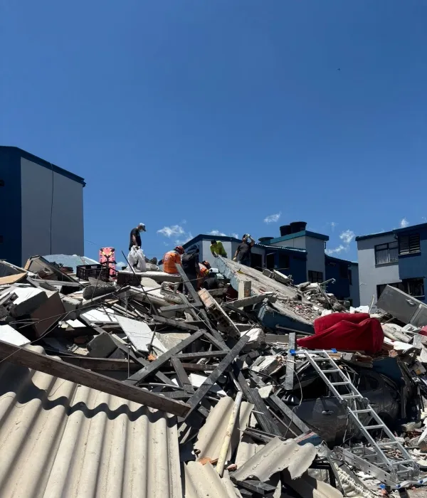 Elizabeth quedó atrapada durante horas bajo los restos de su apartamento en la unidad residencial La Lorena.