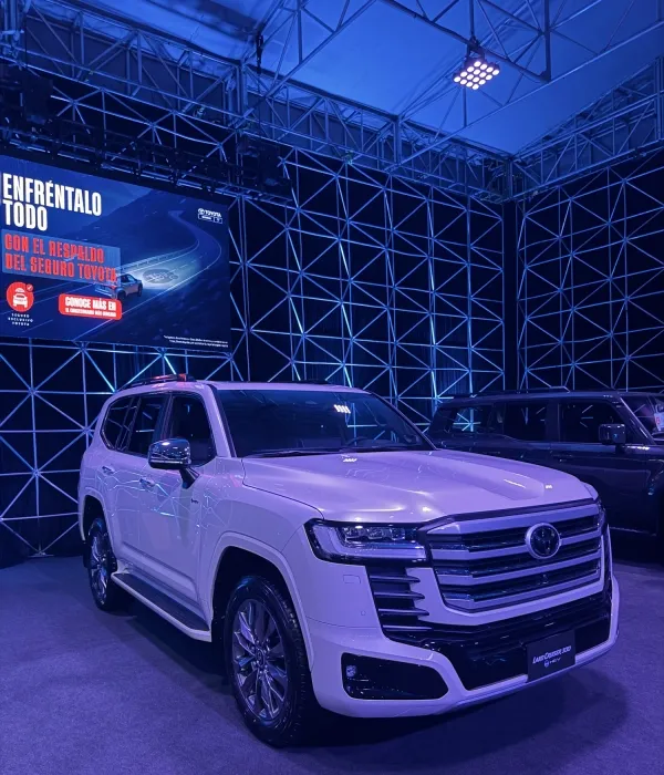 La ‘leyenda de las trochas’ ahora también es híbrida: Toyota trae a Colombia la Land Cruiser 300 HEV en dos versiones