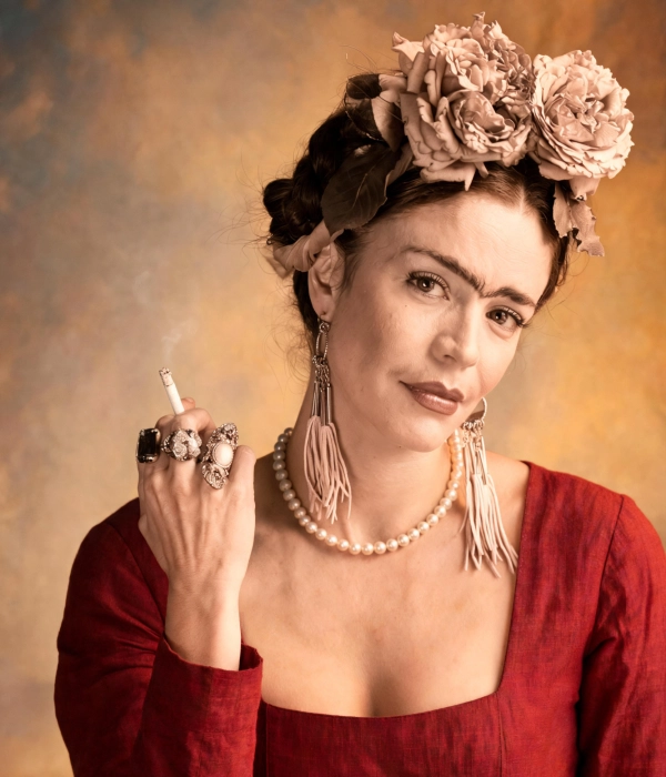 Flora Martínez en la obra de teatro 'Frida Libre', que cumple diez años en 2026.