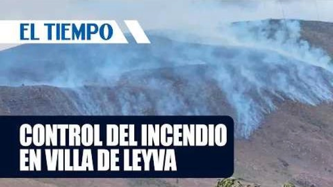 #ElTiempo #NoticiasColombia #ÚltimaHora
El reporte del incendio forestal en Villa de Leyva, les presentamos el nuevo plan piloto de contraflujo de la carrera séptima para los sábados y revisamos las recientes entregas de infraestructura vial y peatonal en Bogotá.
¿Cree que el contraflujo en la carrera séptima ayudará a descongestionar la salida norte de la capital durante los fines de semana?
00:00 Avance del 78% de control y labores aéreas en el incendio forestal de Villa de Leyva y Santuario de Iguaque
01:45 Anuncio del plan piloto de contraflujo en la carrera séptima hacia el norte para los próximos sábados
03:20 Inauguración del deprimido peatonal de la avenida 68 con calle 13 y avances del grupo 4
05:00 Habilitación del nuevo puente peatonal y para ciclistas en la avenida Boyacá frente al centro comercial El Edén
SUSCRÍBETE: https://bit.ly/eltiempoYT
Síguenos en nuestras redes sociales:
X: https://twitter.com/eltiempo
Facebook: https://www.facebook.com/eltiempo
Instagram: https://www.instagram.com/eltiempo
El Tiempo es el medio líder de noticias en Colombia, caracterizado por sus investigaciones y reportajes exclusivos, sobre: justicia, deportes, economía, política, cultura, tecnología, innovación, cambio climático, entre otros eventos noticiosos en Colombia y el mundo.
Para mayor información ingresa a: https://www.eltiempo.com
Otros canales de El Tiempo
Citytv: https://www.youtube.com/c/citytvbogota
Bravíssimo Citytv: https://www.youtube.com/c/BRAVISSIMOCITYTV
Portafolio: https://www.youtube.com/user/PortafolioCO
Futbolred: https://www.youtube.com/c/FutbolRedCO
Incendio en Villa de Leyva alcanza un 78% de control tras 119 descargas de agua | EL TIEMPO