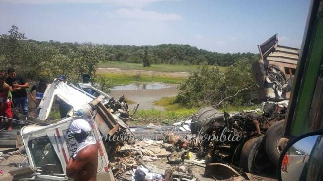 Choque entre camión y tractomula deja un muerto en la Troncal del Caribe
