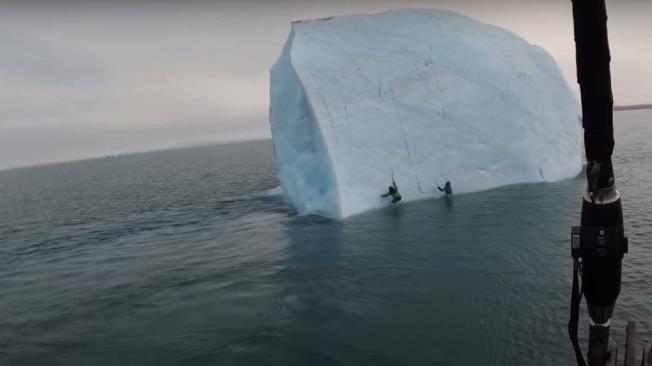 Ártico: Iceberg se volcó sobre dos exploradores que lo escalaban ...