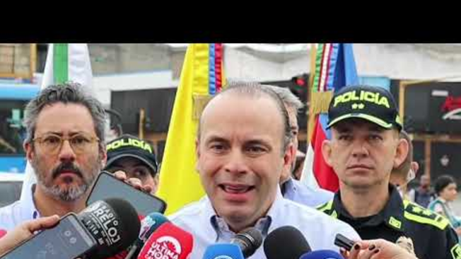El alcalde de Cali explica la captura de presuntos 'motoladrones'.
