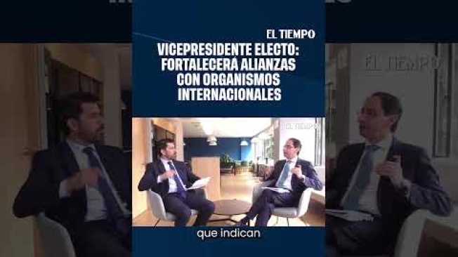 El vicepresidente electo, José Manuel Restrepo, anunció que en los próximos días sostendrá una reunión con la OCDE como parte de su agenda para fortalecer el respaldo internacional al nuevo Gobierno. Previamente, también sostuvo encuentros con representantes de la CAF, el Banco Mundial, el FMI y el BID.
La estrategia busca consolidar relaciones con organismos multilaterales y avanzar en temas de cooperación, desarrollo e inversión para el país.#JoséManuelRestrepo #OCDE #Colombia #Gobierno #Política #Economía #Noticias#ElTiempo #NoticiasColombia #ÚltimaHora

SUSCRÍBETE: https://bit.ly/eltiempoYT 

Síguenos en nuestras redes sociales:
X: https://twitter.com/eltiempo 
Facebook: https://www.facebook.com/eltiempo 
Instagram: https://www.instagram.com/eltiempo 

El Tiempo es el medio líder de noticias en Colombia, caracterizado por sus investigaciones y reportajes exclusivos, sobre:  justicia, deportes, economía, política, cultura, tecnología, innovación, cambio climático, entre otros eventos noticiosos en Colombia y el mundo.

Para mayor información ingresa a: https://www.eltiempo.com 

Otros canales de El Tiempo
Citytv: https://www.youtube.com/c/citytvbogota  
Bravíssimo Citytv: https://www.youtube.com/c/BRAVISSIMOCITYTV  
Portafolio: https://www.youtube.com/user/PortafolioCO  
Futbolred: https://www.youtube.com/c/FutbolRedCO