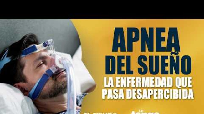 El otorrinolaringólogo y somnólogo Steve Amado Galeano explica en "Le tengo el remedio" qué es la apnea del sueño, una enfermedad que afecta a millones de personas y en muchos casos pasa desapercibida.

El especialista explica que la apnea del sueño consiste en pausas respiratorias de más de 10 segundos durante el sueño, y que más de cinco episodios por hora, junto con síntomas como pérdida de memoria, irritabilidad, cambios de ánimo, mala concentración o microsueños al volante, pueden indicar la presencia de esta enfermedad, que a largo plazo también puede tener consecuencias cardiovasculares.

Aborda además un mito común: el ronquido no es normal ni es solo un tema estético, aunque hasta un 40 % de las personas puede roncar de forma ocasional por causas como el alcohol, el ejercicio intenso, la congestión nasal o el estrés, sin que eso signifique necesariamente una enfermedad. Explica también que la intensidad del ronquido no indica qué tan grave es el caso: se puede roncar muy fuerte sin tener apnea, o roncar suave y tener episodios graves.

El especialista detalla los tres tipos de apnea —obstructiva, central y mixta— y explica que el diagnóstico se confirma con una polisomnografía, un estudio del sueño que puede realizarse en un laboratorio especializado.

⚠️ Este contenido es informativo y no reemplaza la consulta médica. Ante síntomas persistentes, acuda a un profesional de la salud.