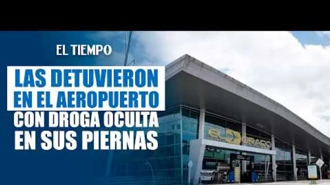Dos mujeres fueron capturadas en el Aeropuerto El Dorado de Bogotá luego de que la Policía detectara movimientos anómalos en su forma de caminar. Durante el registro, los uniformados encontraron varios paquetes de droga adheridos a sus piernas. #ElTiempo #NoticiasColombia #ÚltimaHora #ElDorado #Bogotá #Droga #Captura #Policía #Narcotráfico #NoticiasBogotá
SUSCRÍBETE: https://bit.ly/eltiempoYT
Síguenos en nuestras redes sociales:
X: https://twitter.com/eltiempo
Facebook: https://www.facebook.com/eltiempo
Instagram: https://www.instagram.com/eltiempo
El Tiempo es el medio líder de noticias en Colombia, caracterizado por sus investigaciones y reportajes exclusivos, sobre: justicia, deportes, economía, política, cultura, tecnología, innovación, cambio climático, entre otros eventos noticiosos en Colombia y el mundo.
Para mayor información ingresa a: https://www.eltiempo.com
Otros canales de El Tiempo
Citytv: https://www.youtube.com/c/citytvbogota
Bravíssimo Citytv: https://www.youtube.com/c/BRAVISSIMOCITYTV
Portafolio: https://www.youtube.com/user/PortafolioCO
Futbolred: https://www.youtube.com/c/FutbolRedCO