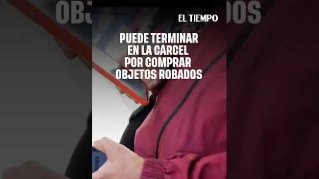 Las autoridades advierten que comprar artículos a precios inusualmente bajos sin verificar su procedencia puede alimentar las redes ilegales y dificultar la recuperación de los bienes. Antes de comprar, se recomienda verificar la procedencia, solicitar factura y comprobar los documentos del producto. Así puede evitarse un dolor de cabeza por ahorrarse algunos pesos. #ElTiempo #NoticiasColombia #ÚltimaHora #Receptación #Bogotá #Seguridad #Delito #ELTIEMPO

SUSCRÍBETE: https://bit.ly/eltiempoYT 

Síguenos en nuestras redes sociales:
X: https://twitter.com/eltiempo 
Facebook: https://www.facebook.com/eltiempo 
Instagram: https://www.instagram.com/eltiempo 

El Tiempo es el medio líder de noticias en Colombia, caracterizado por sus investigaciones y reportajes exclusivos, sobre:  justicia, deportes, economía, política, cultura, tecnología, innovación, cambio climático, entre otros eventos noticiosos en Colombia y el mundo.

Para mayor información ingresa a: https://www.eltiempo.com 

Otros canales de El Tiempo
Citytv: https://www.youtube.com/c/citytvbogota  
Bravíssimo Citytv: https://www.youtube.com/c/BRAVISSIMOCITYTV  
Portafolio: https://www.youtube.com/user/PortafolioCO  
Futbolred: https://www.youtube.com/c/FutbolRedCO