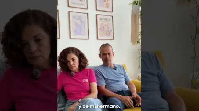 Hernando Guzmán logró rescatar a su hermana durante el terremoto, pero la tragedia también le arrebató a su mamá y a uno de sus hermanos..#ElTiempo #NoticiasColombia #ÚltimaHora

SUSCRÍBETE: https://bit.ly/eltiempoYT 

Síguenos en nuestras redes sociales:
X: https://twitter.com/eltiempo 
Facebook: https://www.facebook.com/eltiempo 
Instagram: https://www.instagram.com/eltiempo 

El Tiempo es el medio líder de noticias en Colombia, caracterizado por sus investigaciones y reportajes exclusivos, sobre:  justicia, deportes, economía, política, cultura, tecnología, innovación, cambio climático, entre otros eventos noticiosos en Colombia y el mundo.

Para mayor información ingresa a: https://www.eltiempo.com 

Otros canales de El Tiempo
Citytv: https://www.youtube.com/c/citytvbogota  
Bravíssimo Citytv: https://www.youtube.com/c/BRAVISSIMOCITYTV  
Portafolio: https://www.youtube.com/user/PortafolioCO  
Futbolred: https://www.youtube.com/c/FutbolRedCO