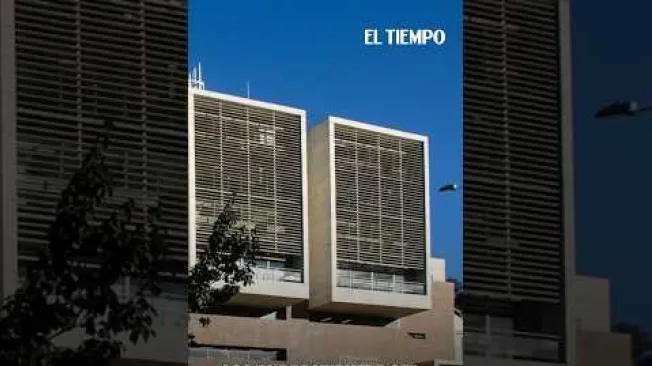 La Universidad de los Andes vuelve a ubicarse como la institución de educación superior mejor posicionada de Colombia en un prestigioso ranking internacional. La Universidad Nacional de Colombia aparece en el octavo lugar del país. El listado permite conocer cuáles son las instituciones colombianas que alcanzan las mejores posiciones y cómo se ubican frente a universidades de otros países. ¿Cuál cree que es la mejor universidad de Colombia? Cuéntenos en los comentarios. #ElTiempo #NoticiasColombia #ÚltimaHora #Universidades #Colombia #Educación #Ranking #ELTIEMPO

SUSCRÍBETE: https://bit.ly/eltiempoYT 

Síguenos en nuestras redes sociales:
X: https://twitter.com/eltiempo 
Facebook: https://www.facebook.com/eltiempo 
Instagram: https://www.instagram.com/eltiempo 

El Tiempo es el medio líder de noticias en Colombia, caracterizado por sus investigaciones y reportajes exclusivos, sobre:  justicia, deportes, economía, política, cultura, tecnología, innovación, cambio climático, entre otros eventos noticiosos en Colombia y el mundo.

Para mayor información ingresa a: https://www.eltiempo.com 

Otros canales de El Tiempo
Citytv: https://www.youtube.com/c/citytvbogota  
Bravíssimo Citytv: https://www.youtube.com/c/BRAVISSIMOCITYTV  
Portafolio: https://www.youtube.com/user/PortafolioCO  
Futbolred: https://www.youtube.com/c/FutbolRedCO