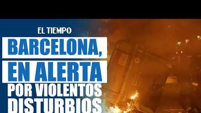 Una multitudinaria protesta por el derecho a la vivienda terminó en disturbios durante la noche del lunes en Barcelona, España. Durante la movilización se registraron choques entre la Policía y algunos manifestantes, quienes habrían quemado objetos durante los incidentes. La marcha había sido convocada para reclamar medidas relacionadas con el acceso a la vivienda. #ElTiempo #NoticiasColombia #ÚltimaHora #Barcelona #España #Vivienda #Protestas #ELTIEMPO
SUSCRÍBETE: https://bit.ly/eltiempoYT
Síguenos en nuestras redes sociales:
X: https://twitter.com/eltiempo
Facebook: https://www.facebook.com/eltiempo
Instagram: https://www.instagram.com/eltiempo
El Tiempo es el medio líder de noticias en Colombia, caracterizado por sus investigaciones y reportajes exclusivos, sobre: justicia, deportes, economía, política, cultura, tecnología, innovación, cambio climático, entre otros eventos noticiosos en Colombia y el mundo.
Para mayor información ingresa a: https://www.eltiempo.com
Otros canales de El Tiempo
Citytv: https://www.youtube.com/c/citytvbogota
Bravíssimo Citytv: https://www.youtube.com/c/BRAVISSIMOCITYTV
Portafolio: https://www.youtube.com/user/PortafolioCO
Futbolred: https://www.youtube.com/c/FutbolRedCO