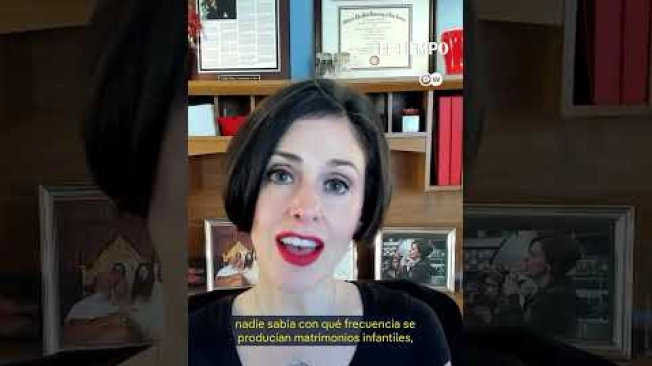 California prohibió el matrimonio para menores de 18 años sin excepciones. El gobernador Gavin Newsom firmó la ley AB 1267, que elimina las disposiciones que permitían a menores casarse con consentimiento parental y autorización judicial. La norma entra en vigor el 1 de enero de 2027.
Con esta decisión, California se convirtió en el estado número 18 de Estados Unidos en prohibir completamente el matrimonio infantil. De acuerdo con Unchained At Last, el matrimonio de menores todavía es legal bajo ciertas condiciones en otros 32 estados.#California #EstadosUnidos #MatrimonioInfantil #Matrimonio #MenoresDeEdad #Ley #NoticiasInternacionales#ElTiempo #NoticiasColombia #ÚltimaHora
SUSCRÍBETE: https://bit.ly/eltiempoYT
Síguenos en nuestras redes sociales:
X: https://twitter.com/eltiempo
Facebook: https://www.facebook.com/eltiempo
Instagram: https://www.instagram.com/eltiempo
El Tiempo es el medio líder de noticias en Colombia, caracterizado por sus investigaciones y reportajes exclusivos, sobre: justicia, deportes, economía, política, cultura, tecnología, innovación, cambio climático, entre otros eventos noticiosos en Colombia y el mundo.
Para mayor información ingresa a: https://www.eltiempo.com
Otros canales de El Tiempo
Citytv: https://www.youtube.com/c/citytvbogota
Bravíssimo Citytv: https://www.youtube.com/c/BRAVISSIMOCITYTV
Portafolio: https://www.youtube.com/user/PortafolioCO
Futbolred: https://www.youtube.com/c/FutbolRedCO