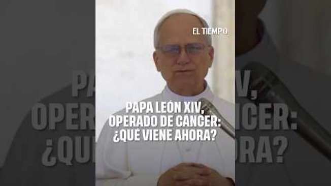 El papa León XIV fue operado de un adenocarcinoma pulmonar, un tipo de cáncer, por el que le extirparon el lóbulo inferior del pulmón derecho. Rafael Beltrán, cirujano de tórax del Instituto Nacional de Cancerología, explicó a EL TIEMPO que en ocho o diez días podrían conocerse los resultados definitivos de patología para determinar si los ganglios linfáticos están libres de células cancerosas y si la intervención tuvo intención curativa. Si se confirma que el tumor estaba en una etapa temprana y no comprometió los ganglios, el pontífice podría no necesitar tratamientos adicionales. Su recuperación también será determinante para establecer si podrá realizar el viaje a Sudamérica previsto para noviembre.
SUSCRÍBETE: https://bit.ly/eltiempoYT
Síguenos en nuestras redes sociales:
X: https://twitter.com/eltiempo
Facebook: https://www.facebook.com/eltiempo
Instagram: https://www.instagram.com/eltiempo
El Tiempo es el medio líder de noticias en Colombia, caracterizado por sus investigaciones y reportajes exclusivos, sobre: justicia, deportes, economía, política, cultura, tecnología, innovación, cambio climático, entre otros eventos noticiosos en Colombia y el mundo.
Para mayor información ingresa a: https://www.eltiempo.com
Otros canales de El Tiempo
Citytv: https://www.youtube.com/c/citytvbogota
Bravíssimo Citytv: https://www.youtube.com/c/BRAVISSIMOCITYTV
Portafolio: https://www.youtube.com/user/PortafolioCO
Futbolred: https://www.youtube.com/c/FutbolRedCO