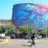 En las calles de Teherán se han instalado pancartas que se burlan de Trump como esta, quelo muestra ahogándose y en la que se lee: ‘Gran victoria, estrecho de Ormuz’.