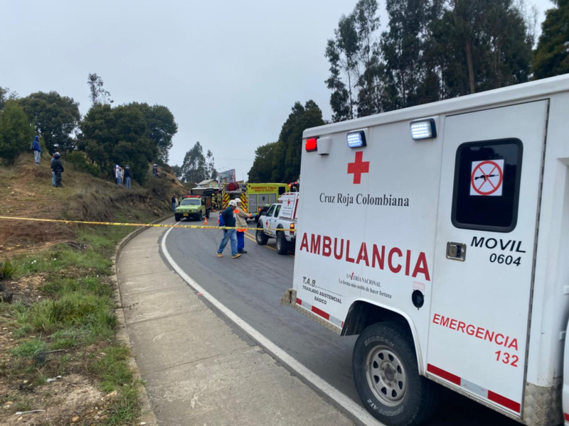 Accidente en la vía Tunja-Villa de Leyva: bus de servicio público se ...