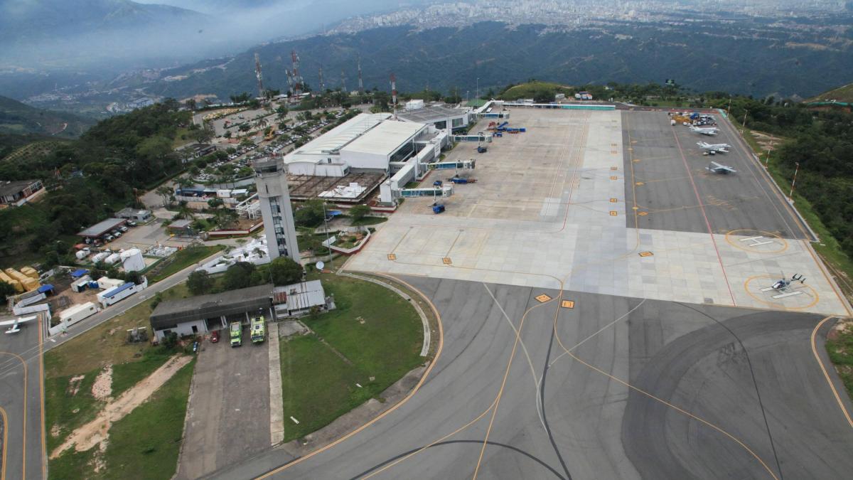 Así está el panorama en los aeropuertos de Colombia tras actualización de software de Airbus: reportan vuelos cancelados en Santander y Antioquia