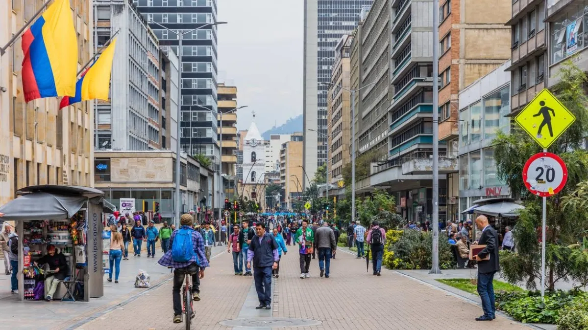 Pobreza y desempleo caen en Bogotá, pero la informalidad no cede y sigue siendo el reto más importante del Distrito
