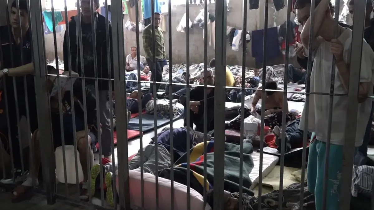 El sistema inactivo de Migración Colombia que agrava el hacinamiento en estaciones de Policía y en las URI
