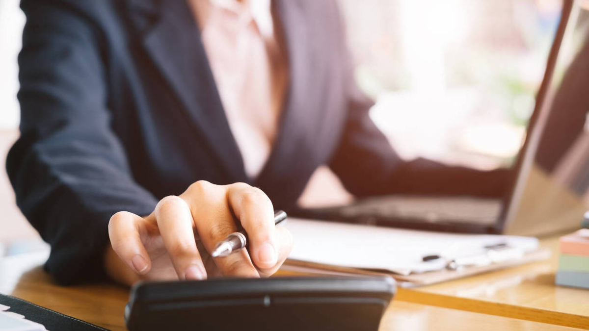 Salario mínimo 2026 | ¿Cuánto le descontarán de salud y pensión a los trabajadores con el nuevo incremento que decretó el presidente Gustavo Petro?