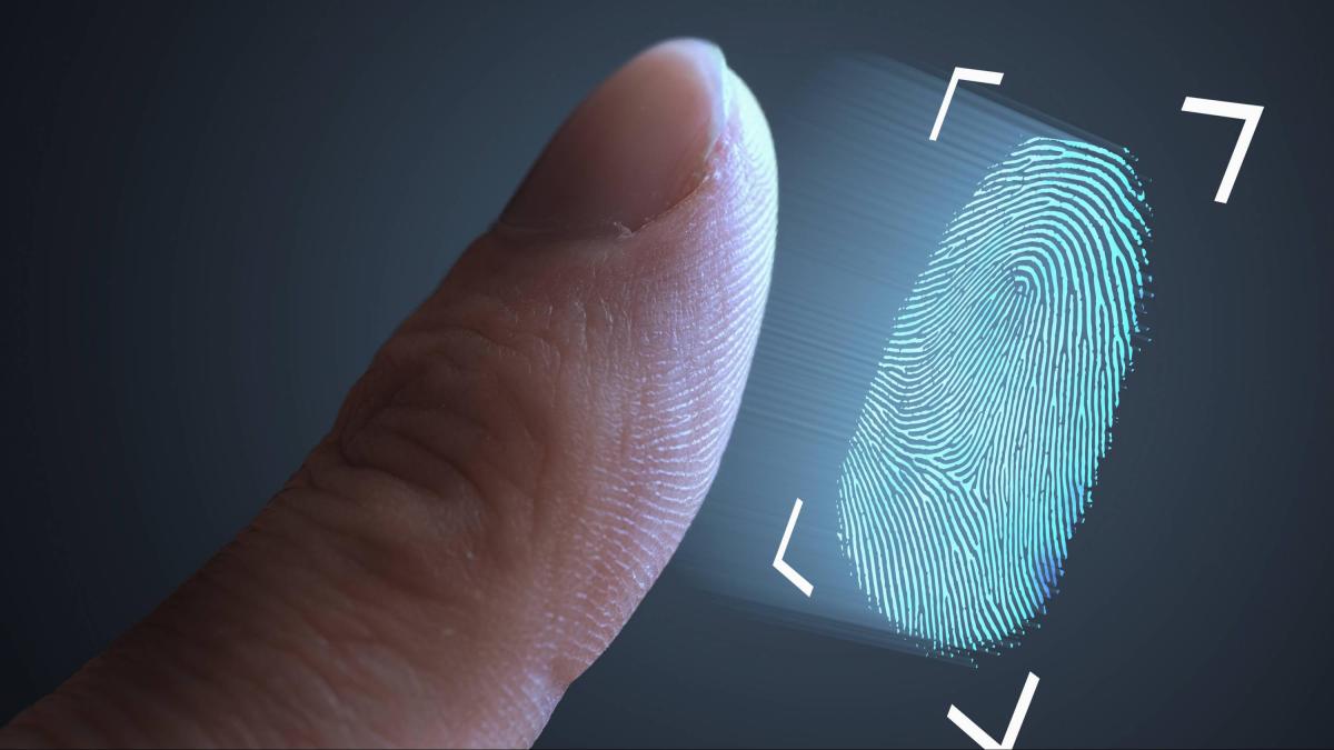 EE. UU. activa el control biométrico total: desde hoy se exigirá foto y huellas a todo extranjero, incluidos niños, ancianos y residentes legales