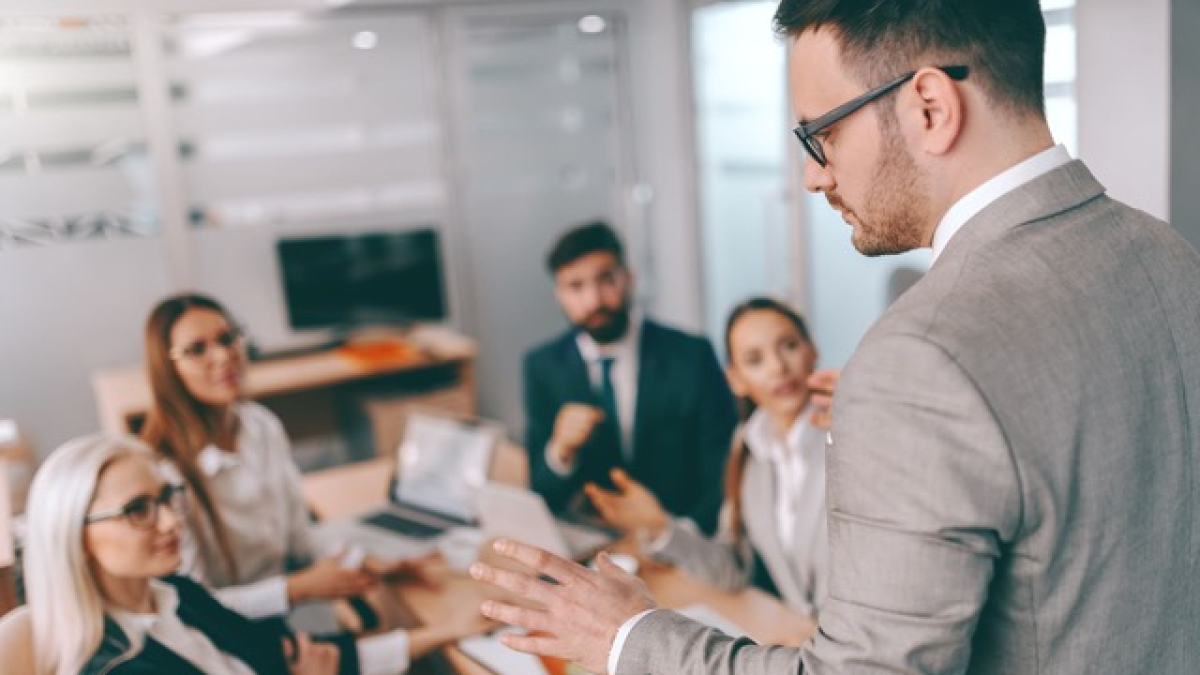¿Por qué los CEO son clave para la reputación y el crecimiento de las empresas? Tres aspectos para entender su impacto