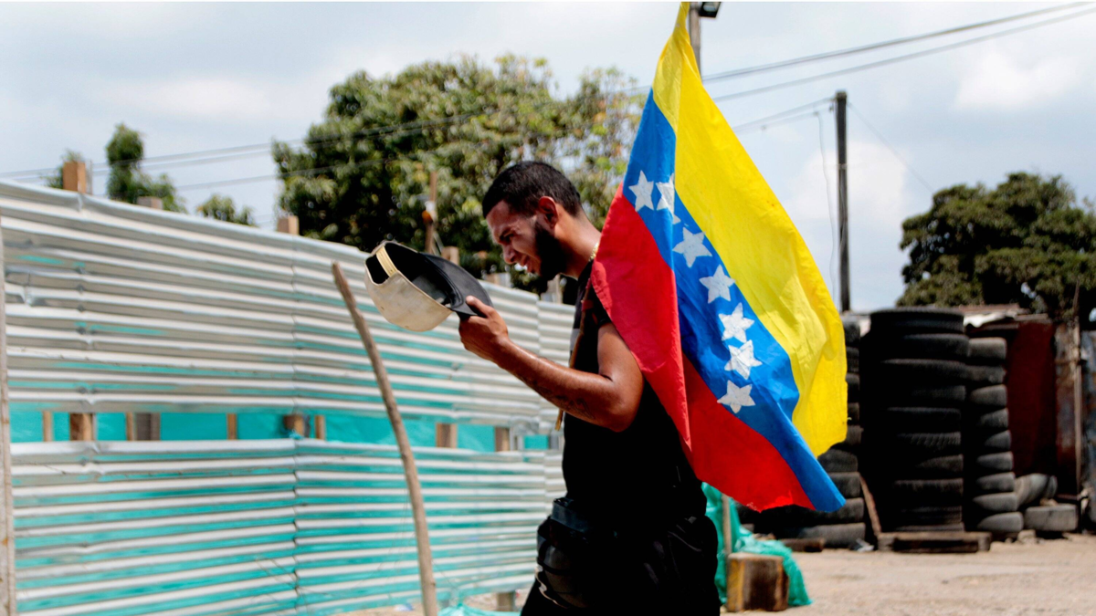 Venezuelci po svetu različno reagirali na zajetje Madura, medtem ko negotovost glede prihodnosti Venezuele ostaja