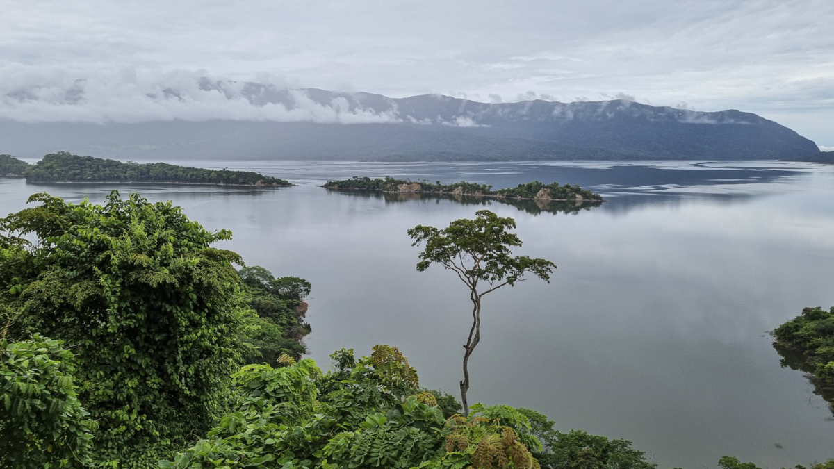 Familia santandereana pasó la noche a la intemperie en embalse de Topocoro: fueron más de 15 horas de miedo y oscuridad, lancha se quedó sin gasolina