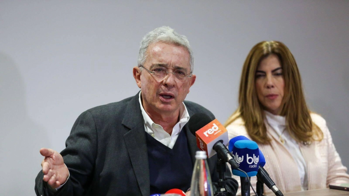 Uribe reabre la disputa ideológica y advierte al Centro Democrático contra las “modas” políticas