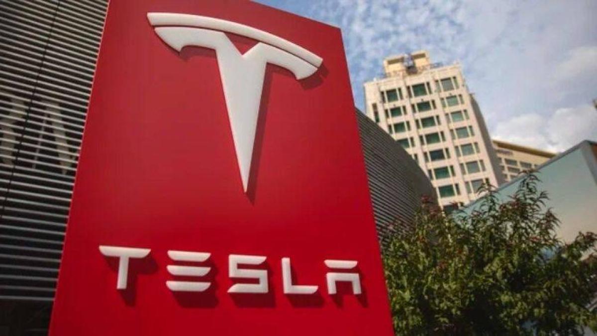 La letra pequeña al comprar un Tesla: su conectividad 'gratuita' caduca ...