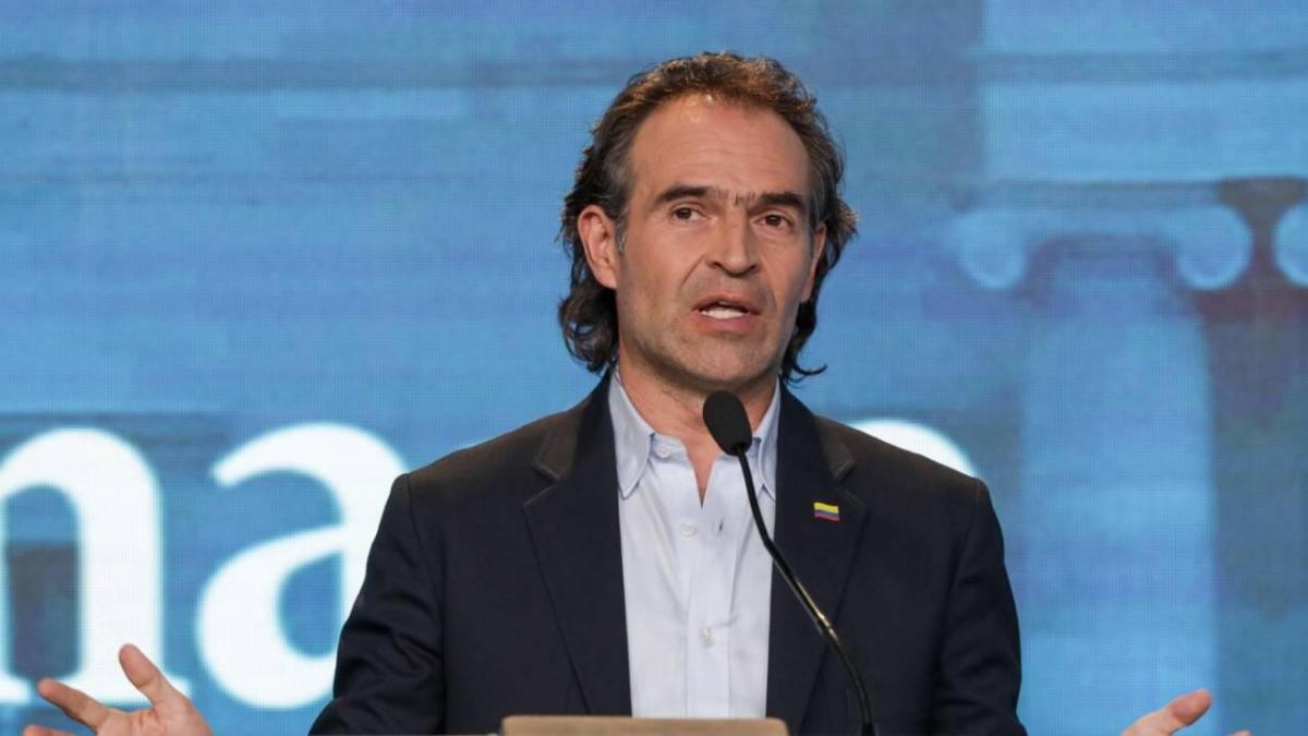 Alcalde Federico Gutiérrez denunció que no dejaron entrar a los bomberos de Medellín enviados para ayudar tras los terremotos en Venezuela: 'Absurdo'